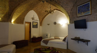 رزرو کاروانسرای صفوی امین آباد (اتاق آذرمیدخت)