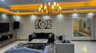 اجاره ویلا دنج همراه با استخر چهار فصل