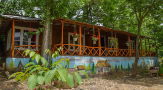 رزرو بوم گردی جمشید اتاق چوبی واحد 7