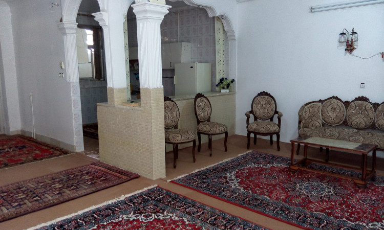 اجاره ویلا دربستی همکف با حیاط و باغچه