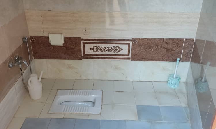 حجز مجمع آنا بلقيس السياحي - غرفة تتسع لـ ٣ اشخاص (٣)