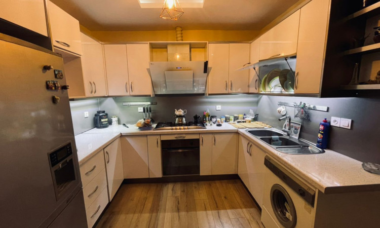 شقة مفروشة للايجار في سادات آباد مع فيفي طهران