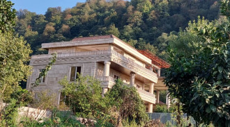 استأجر فيلا فاخرة مع إطلالة أبدية على الغابة والبحر وحمام سباحة سبا