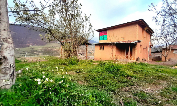 رزرو کلبه چوبی لوتک جنگلی با چشم‌انداز زیبا در فیلبند