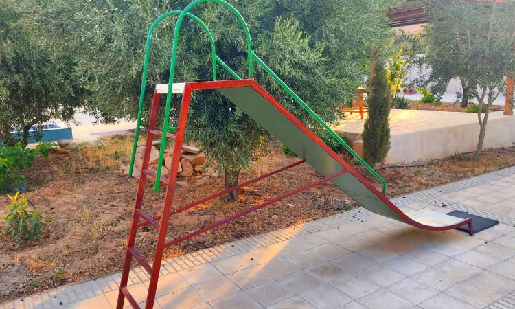 ویلا باغ یک خوابه با فضای بازی کودک