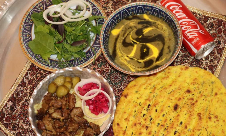 رزرو اقامتگاه بوم گردی زنده دلان (سوئیت VIP شاه نشین)