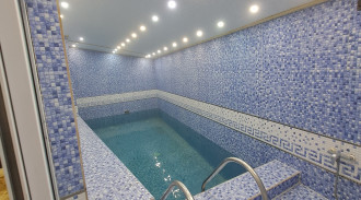 ویلا نوساز شیک استخردار بالوازم نو با پارکینگ