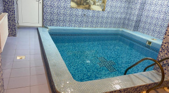 فيلا بحمام سباحة بثلاث غرف نوم