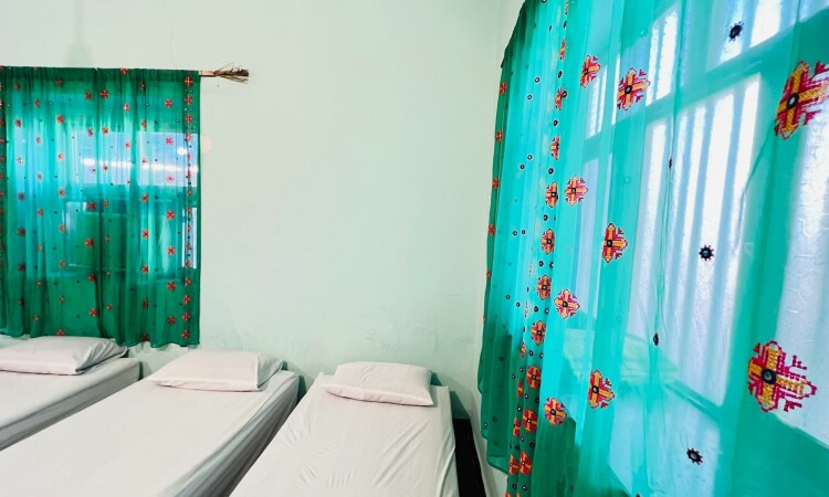 بومگردی بوم هرمزی اتاق 6 نفره (شماره6)