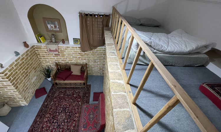 بوم گردی خانه ی ما (اتاق گوشه)