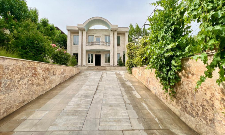 ویلا سه خواب بااستخر روباز ابگرم عمارت تاج