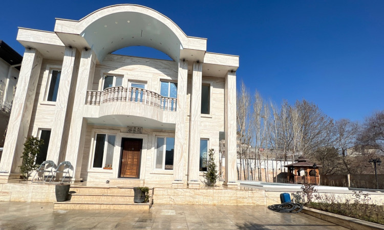 ویلا سه خواب بااستخر روباز ابگرم عمارت تاج