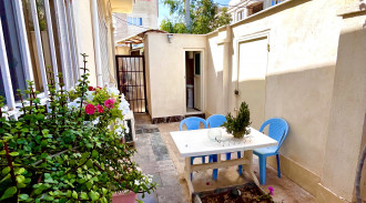 جناح مع فناء في جولستان