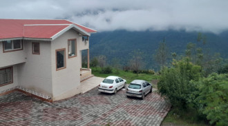 سَرای امید با ویو کوه و جنگل