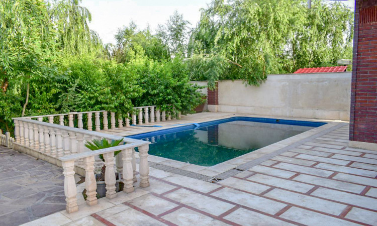 اجاره ویلا استخردار دنج و شیک چهارباغ دهکده