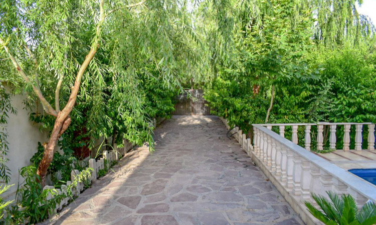 اجاره ویلا استخردار دنج و شیک چهارباغ دهکده