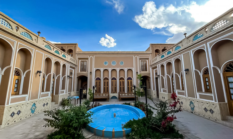 بوتیک هتل آلما اتاق دو تخته 2