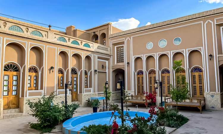 بوتیک هتل آلما اتاق دو تخته 2