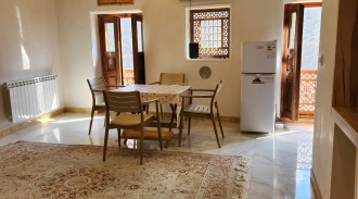 بيت ضيافة حنيف زاد (وحدة حارة مهدزاده ، الطابق الأول)