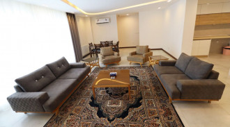 ثلاث غرف نوم للرجال ، الوحدة 1