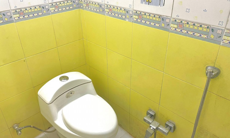خانه لوکس با حیاط باغی