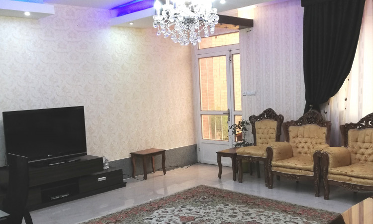 خانه لوکس با حیاط باغی