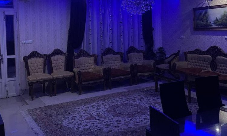 خانه لوکس با حیاط باغی