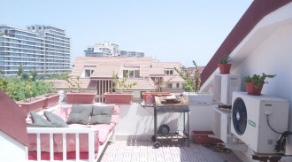 حلم بابتسامة في الطابق الثالث