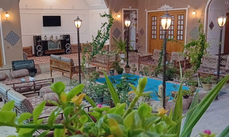 بوم گردی یزدان - اتاق 9 ( 2 تخته )