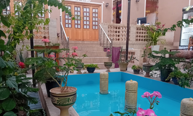 بوم گردی یزدان - اتاق 9 ( 2 تخته )