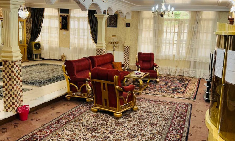 اجاره اقامتگاه دو خوابه نزدیک خانه‌ی عامری ها