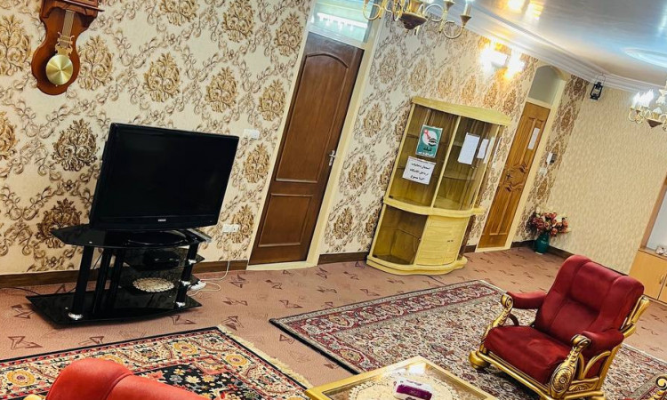 اجاره اقامتگاه دو خوابه نزدیک خانه‌ی عامری ها