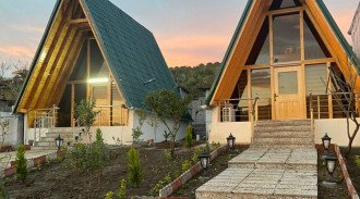 كوخ سويسري مع مسبح ماهان