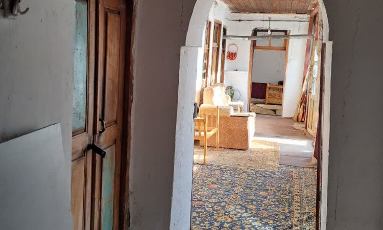 ویلای روستایی سنتی قدیمی با ویو کوهستان