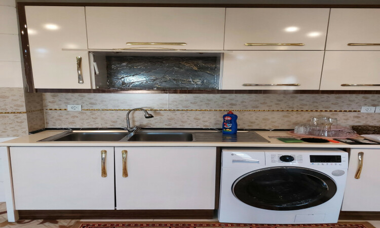 شقة للايجار في كارين بإطلالة رائعة في راميان