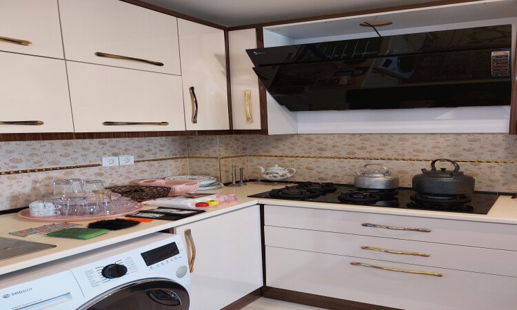 شقة للايجار في كارين بإطلالة رائعة في راميان