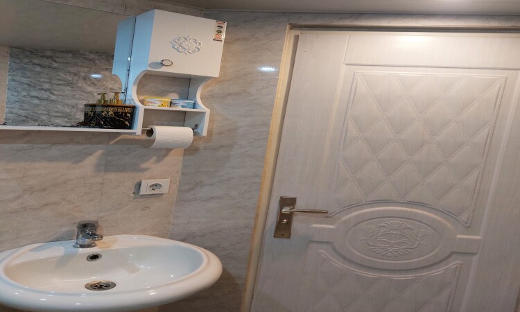 شقة للايجار في كارين بإطلالة رائعة في راميان