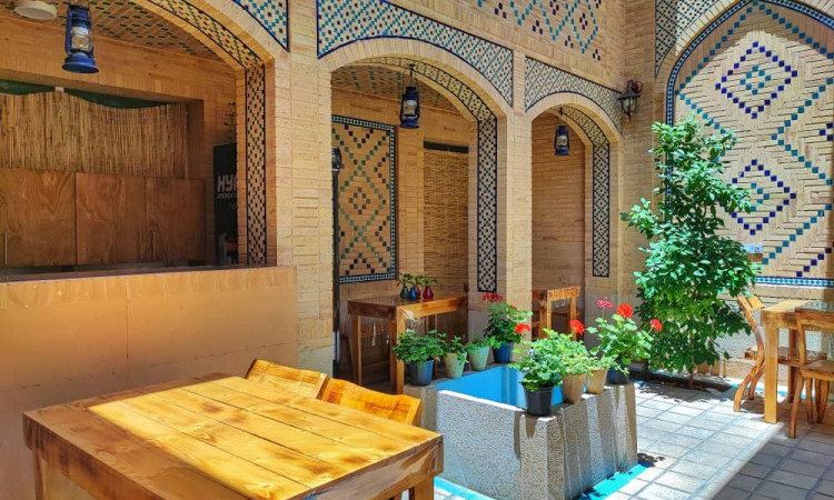 رزرو اقامتگاه بوم گردی عطاالدوله (اتاق 102) شیراز