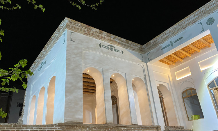 اقامتگاه سنتی عمارت ضیغمی واحد پوران دخت