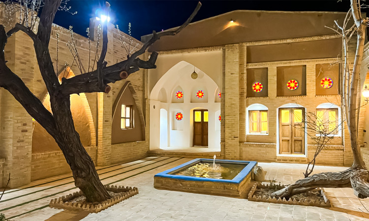 رزرو اقامتگاه سنتی بومگردی فرهنگ میمه (اتاق آفتاب )