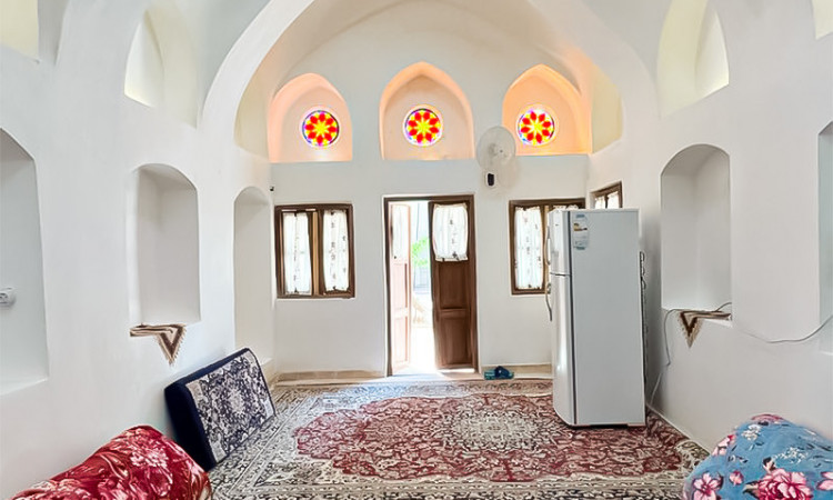 رزرو اقامتگاه سنتی بومگردی فرهنگ میمه (اتاق آفتاب )