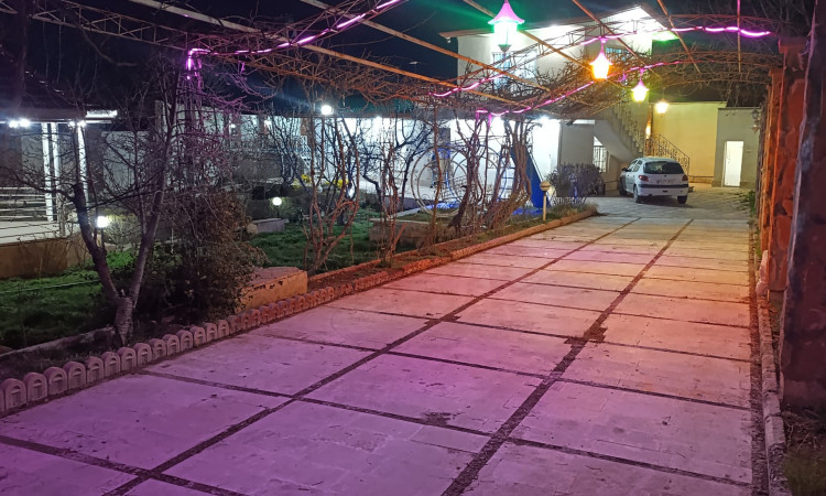 اجاره روزانه و ماهانه باغ ویلای استخردار تابستانی دلفا