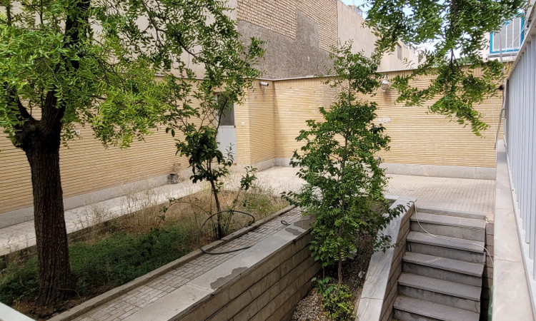 رزرو منزل حیاط دار دوخوابه اصفهان با پارکینگ