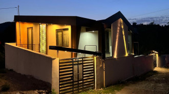 فيلا فاخرة حديثة مع بركة سبا تنقية أوتوماتيكية