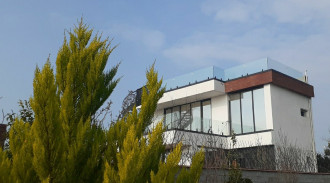 فيلا دوبلكس حديثة على الشاطئ