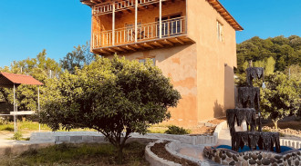 كل كوخ خشبي مع منظر رائع وتنظيف مستمر