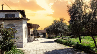 ویلای پدرسالار ، دو خواب با حیاطی زیبا