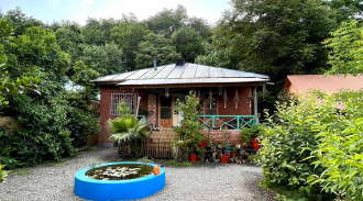 اقامتگاه بومگردی جانا اتاق فروهر