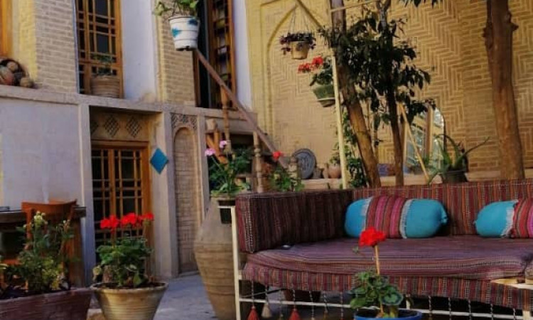 رزرو بوم گردی هفت‌ رنگ درب شیخ یک تخته
