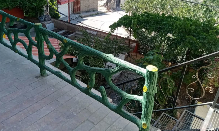 ویلا طبقاتی دو تراسه حیاط دربست